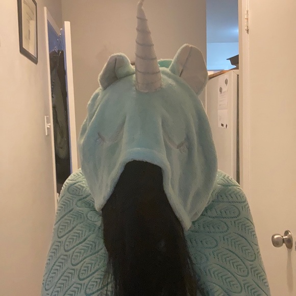 Unicorn wrap around blanket - Picture 2 of 4